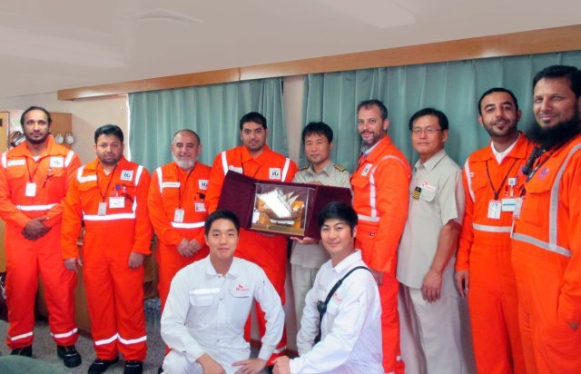 RasGas and KOGAS officials celebrate the 2,000th cargo milestone