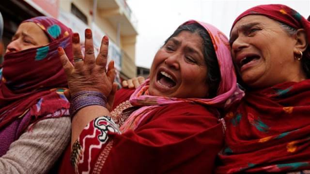 Mourning women in Sri Nagar funeral of Mugees Ahmad Mir – Reuters