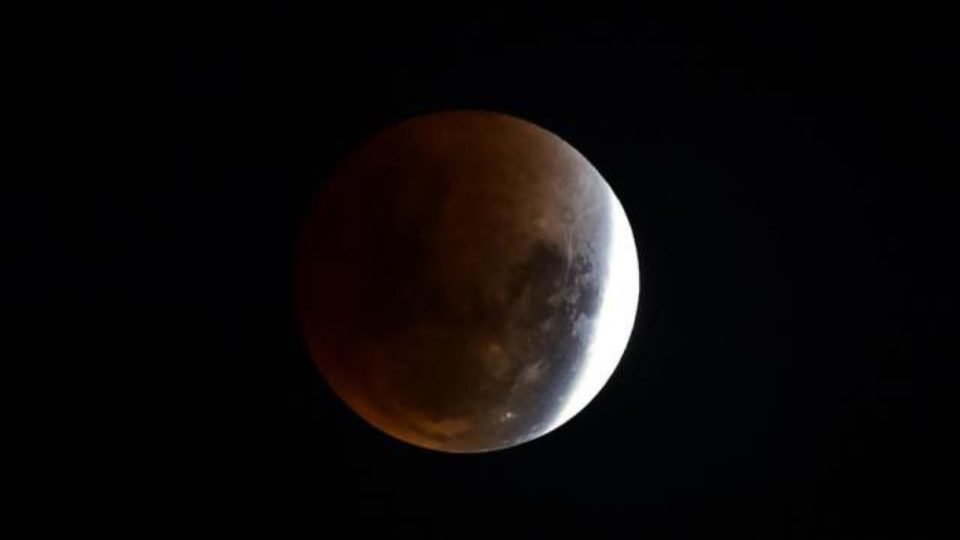 Stargazers Thronged Across Continents to Watch Rare Lunar Eclipse, The Super, Blue & Blood Moon
