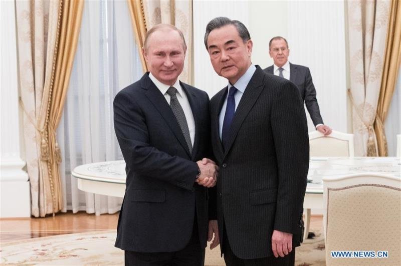 Vladimir Putin (L) meets with Chinese President Xi Jinping’s special envoy, Foreign Minister Wang Yi in Moscow on April 5, 2018