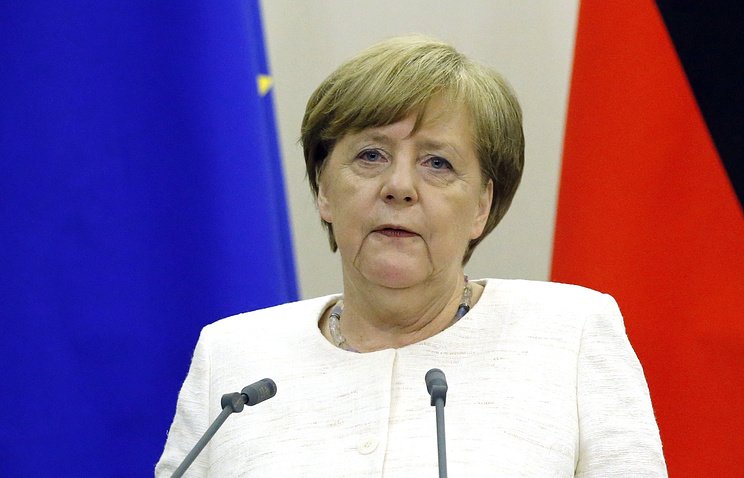 Putin Greets Merkel in Sochi,  Merkel  Stresses on Political Talks on Syria