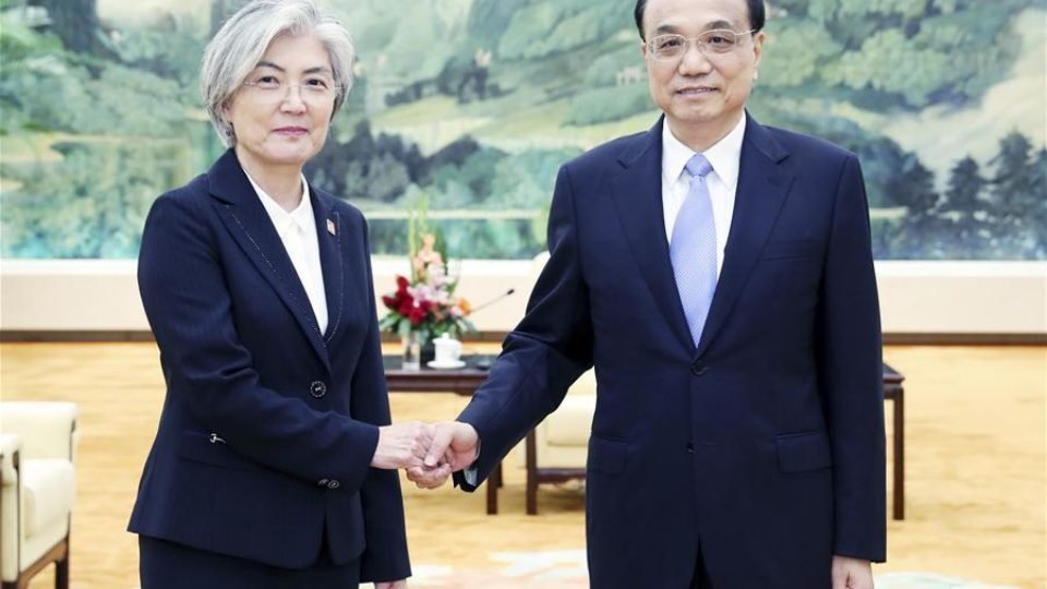Premier Li Calls for Enhancing Cooperation with ROK, Japan