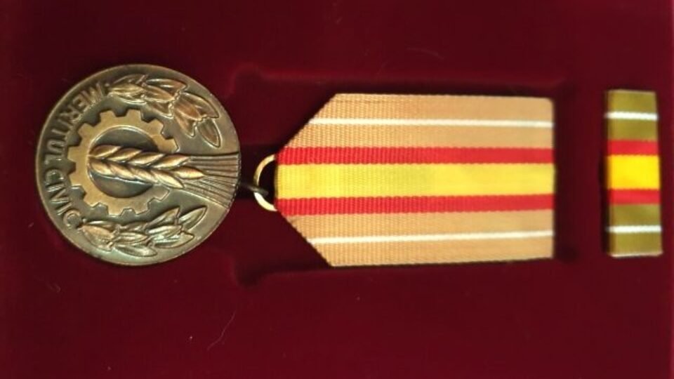Moldova Fetes Qatari Envoys with Medal Of The Civil Merit